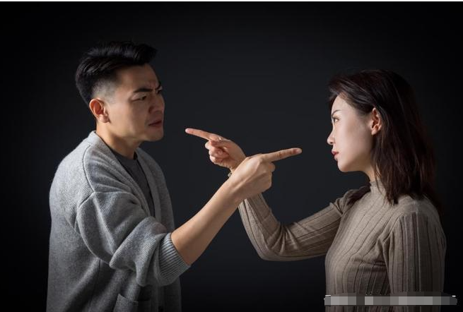 广州市私家侦探：内耗的婚姻该继续还是离婚